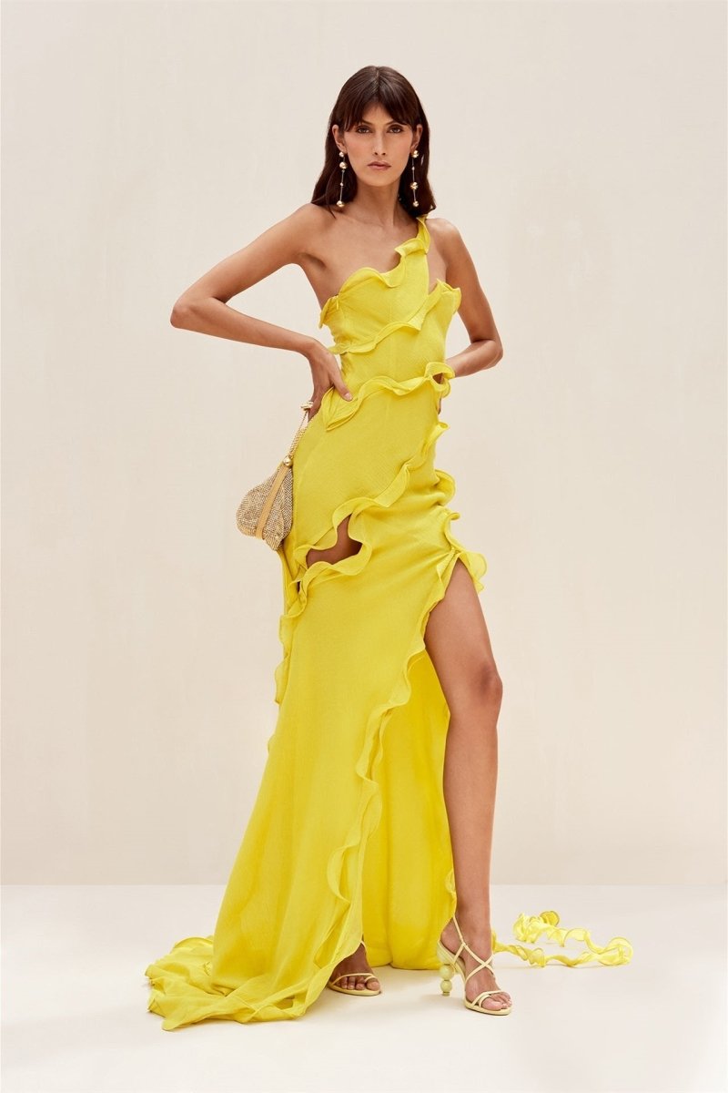 Well Tailored Dress with a Graceful Silhouette