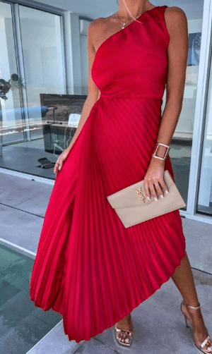 Well Tailored Dress with a Graceful Silhouette
