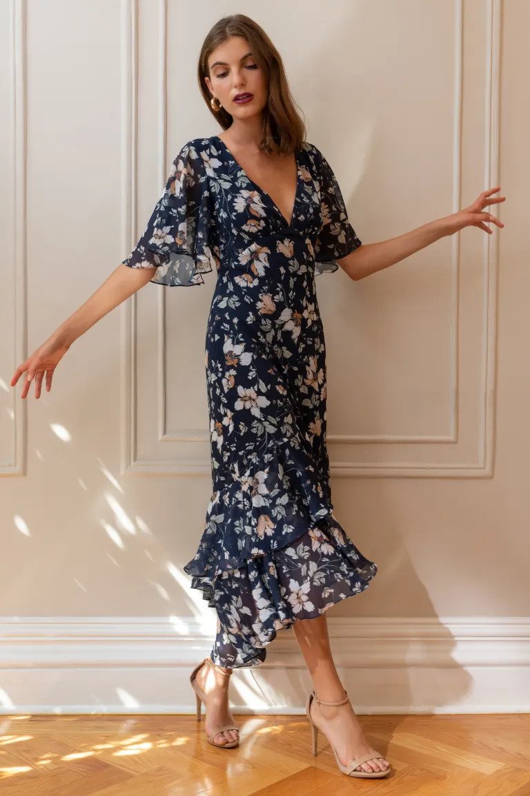 Effortlessly Elegant Dress with a Timeless Design