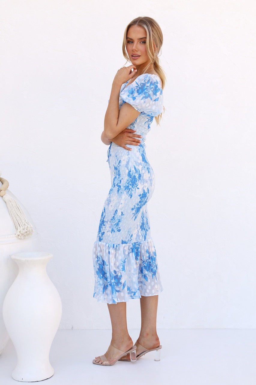 Gracefully Styled Dress for Any Occasion