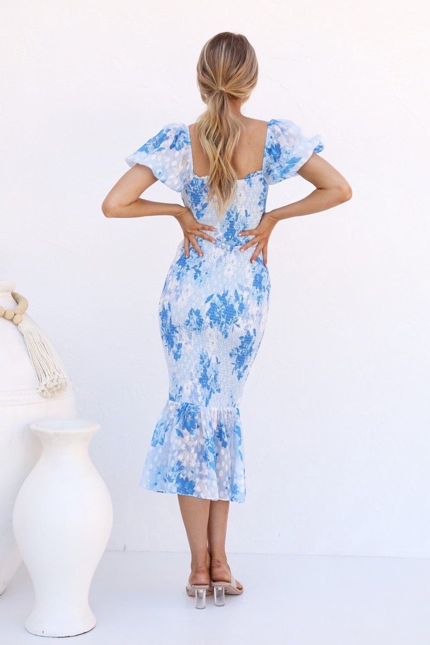 Gracefully Styled Dress for Any Occasion
