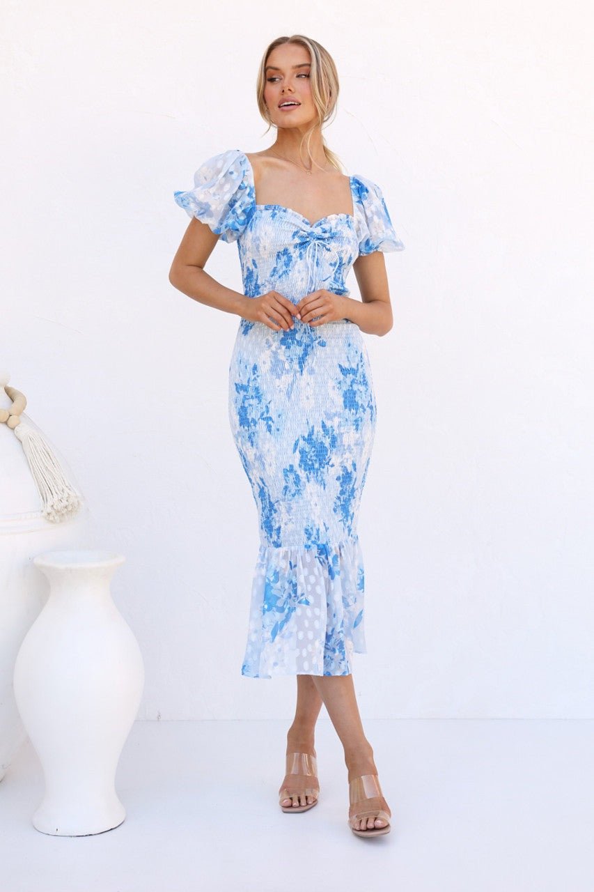 Gracefully Styled Dress for Any Occasion