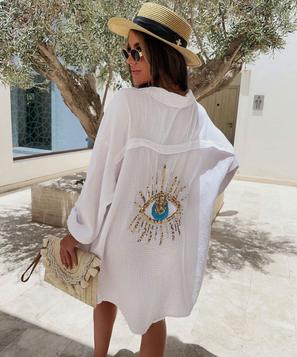 Classic Vintage Blouse with a Flattering Fit