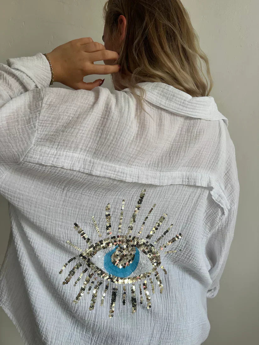 Classic Vintage Shirt with a Flattering Fit