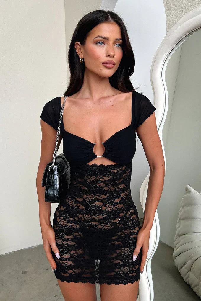 Gracefully Styled Dress for Any Occasion