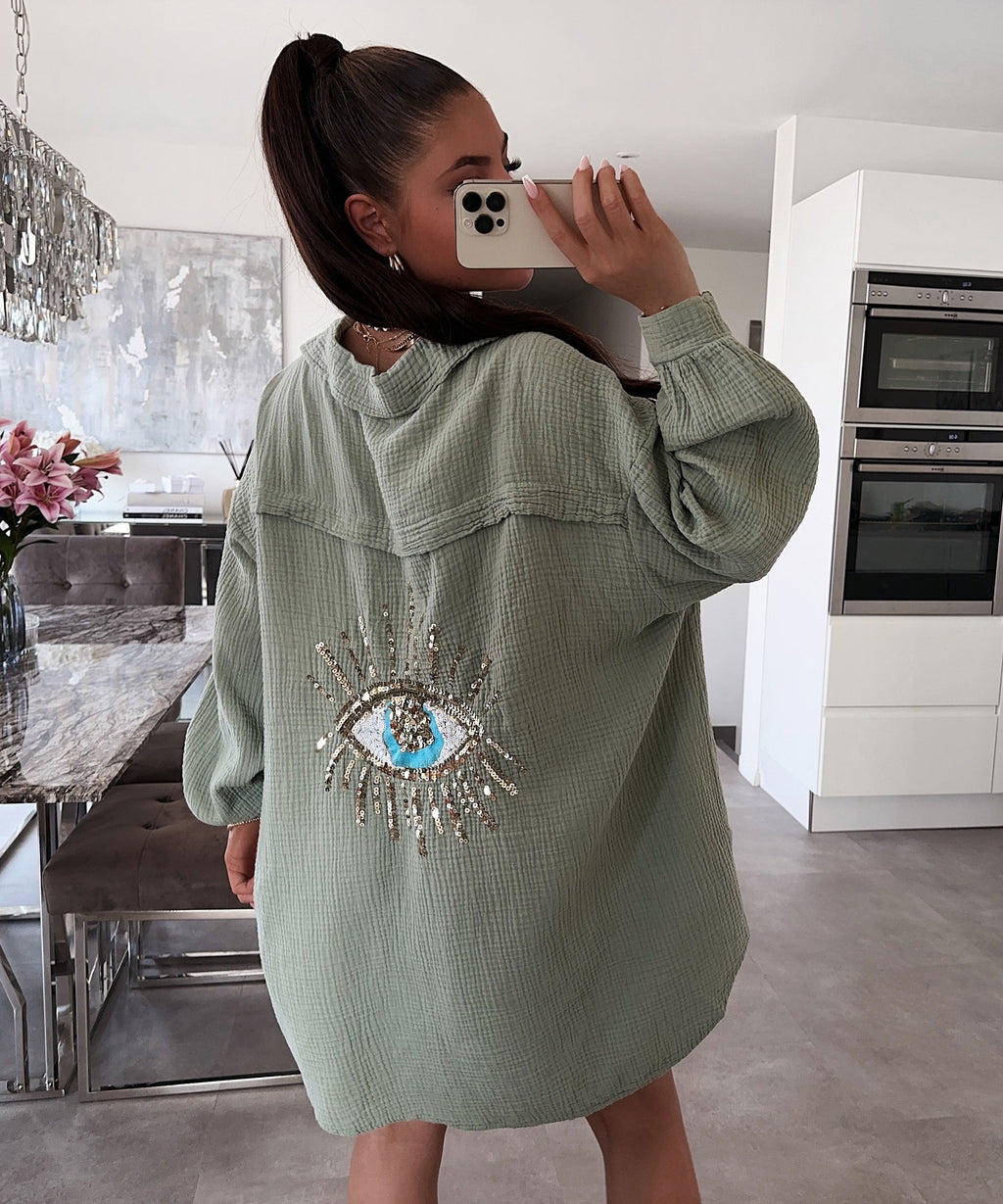 Effortlessly Elegant Blouse with a Timeless Design
