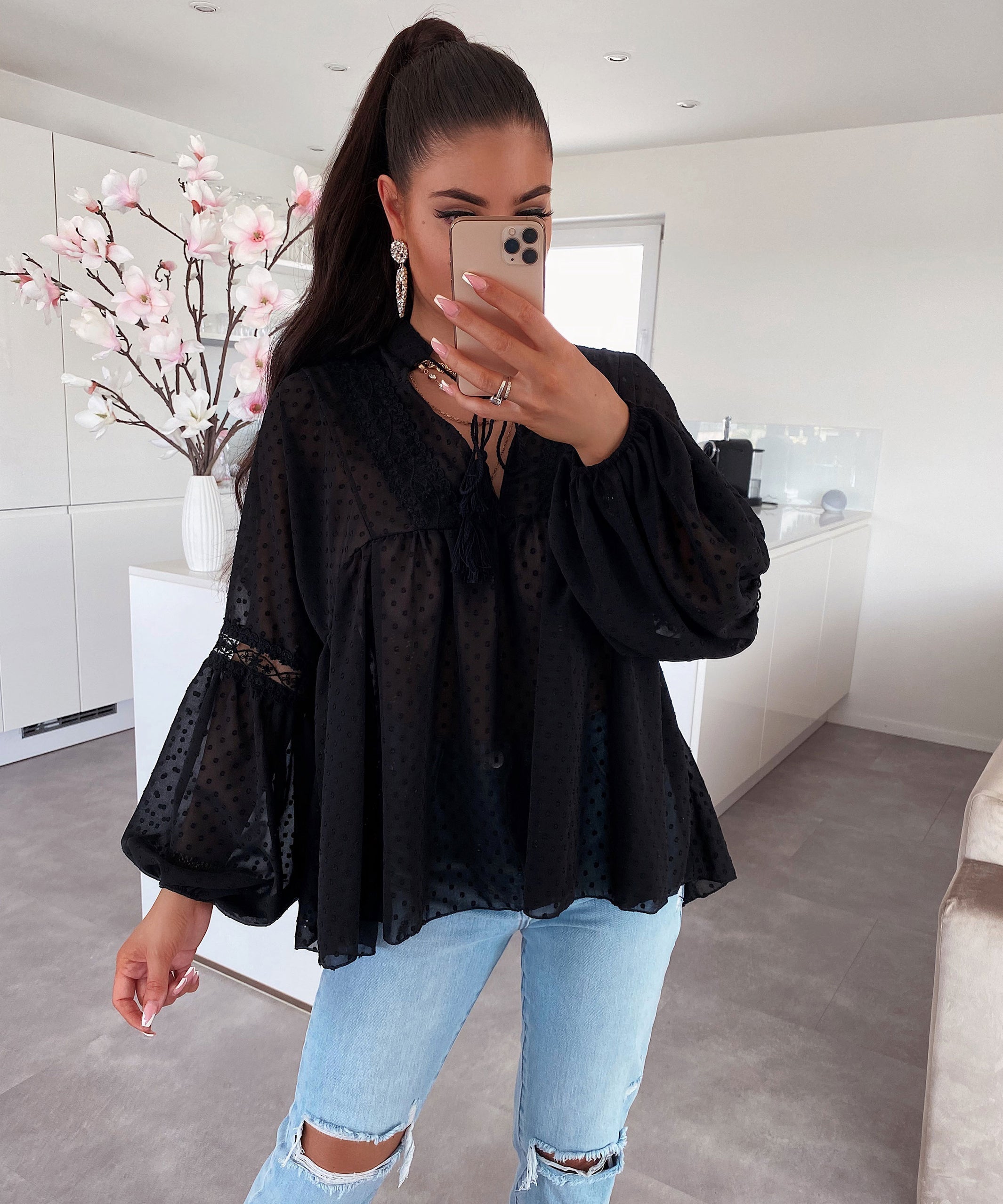 Beautifully Crafted Blouse in a Classic Style