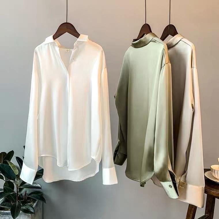 Sophisticated Blouse with a Clean Classic Look