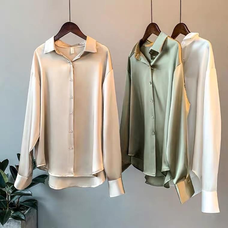 Sophisticated Blouse with a Clean Classic Look