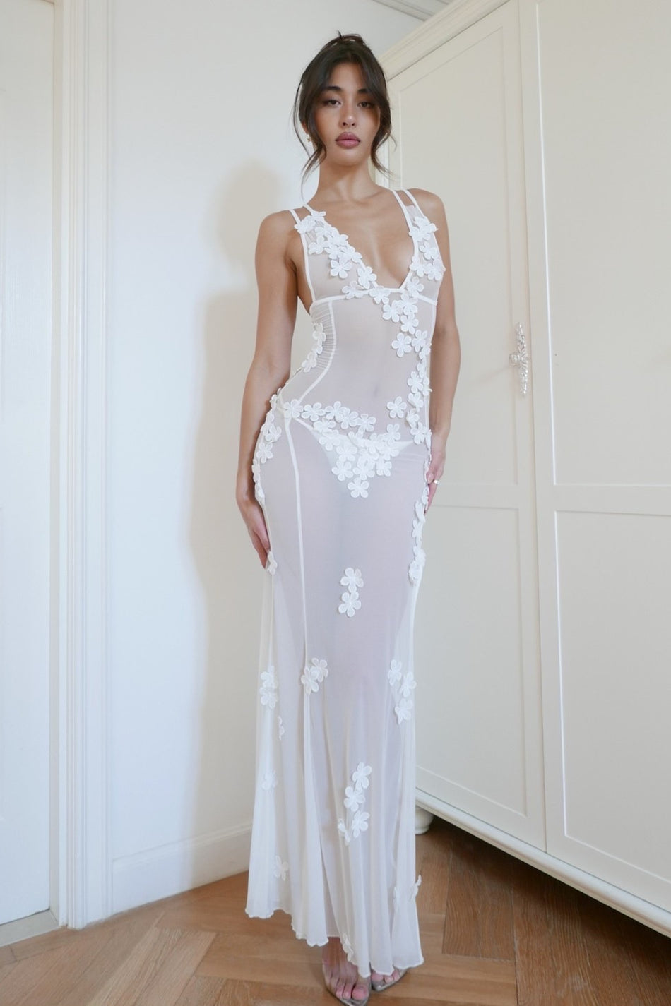 Well Tailored Dress with a Graceful Silhouette