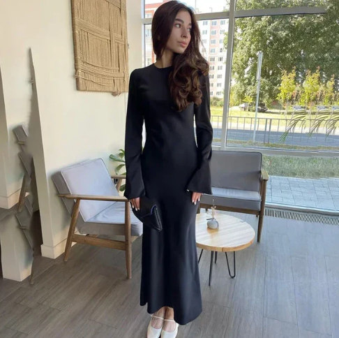Well Tailored Dress with a Graceful Silhouette