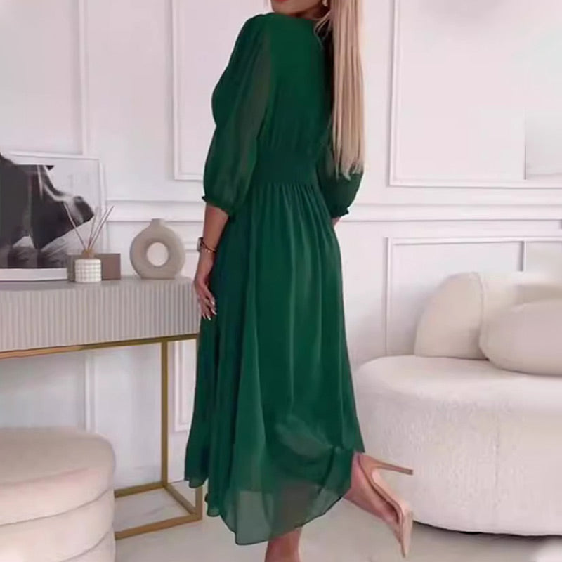 Classic Vintage Dress with a Flattering Fit