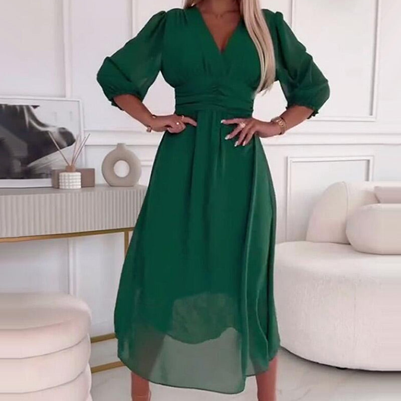 Classic Vintage Dress with a Flattering Fit