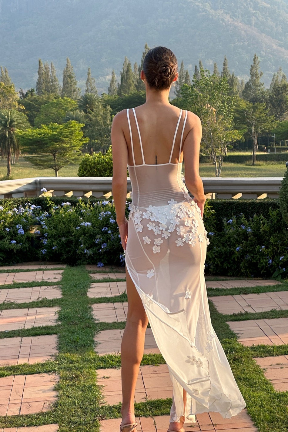 Well Tailored Dress with a Graceful Silhouette