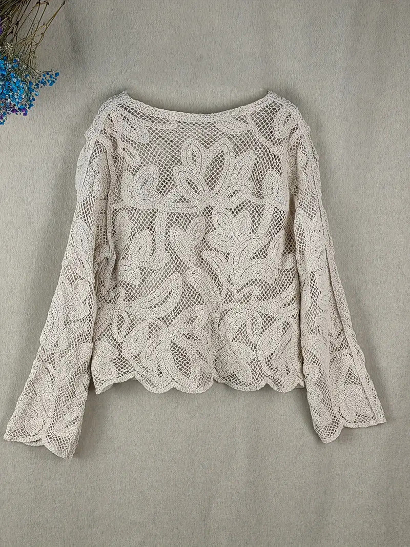 Well Tailored Blouse with a Graceful Silhouette