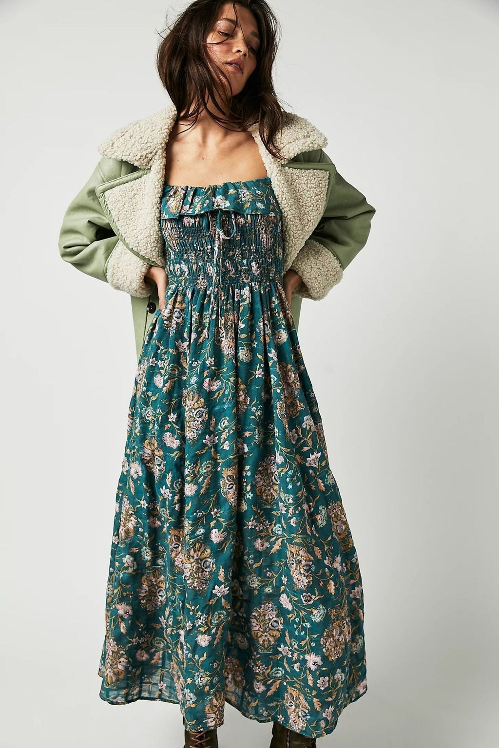 Beautifully Finished Dress in a Timeless Design