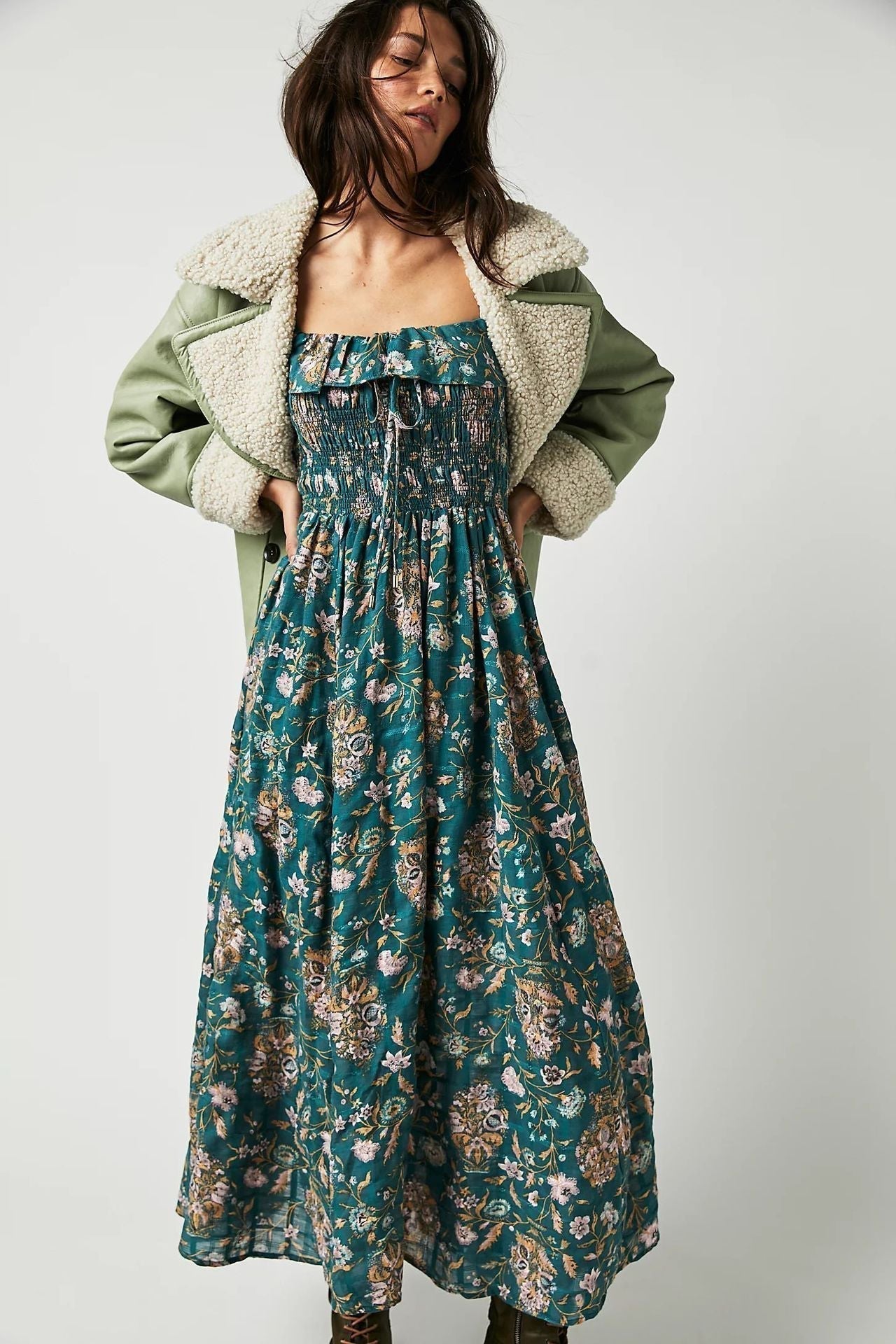 Beautifully Finished Dress in a Timeless Design