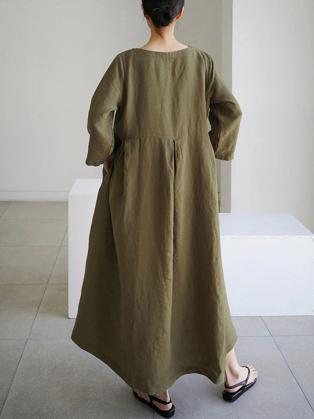 Classic Vintage Dress with a Flattering Fit