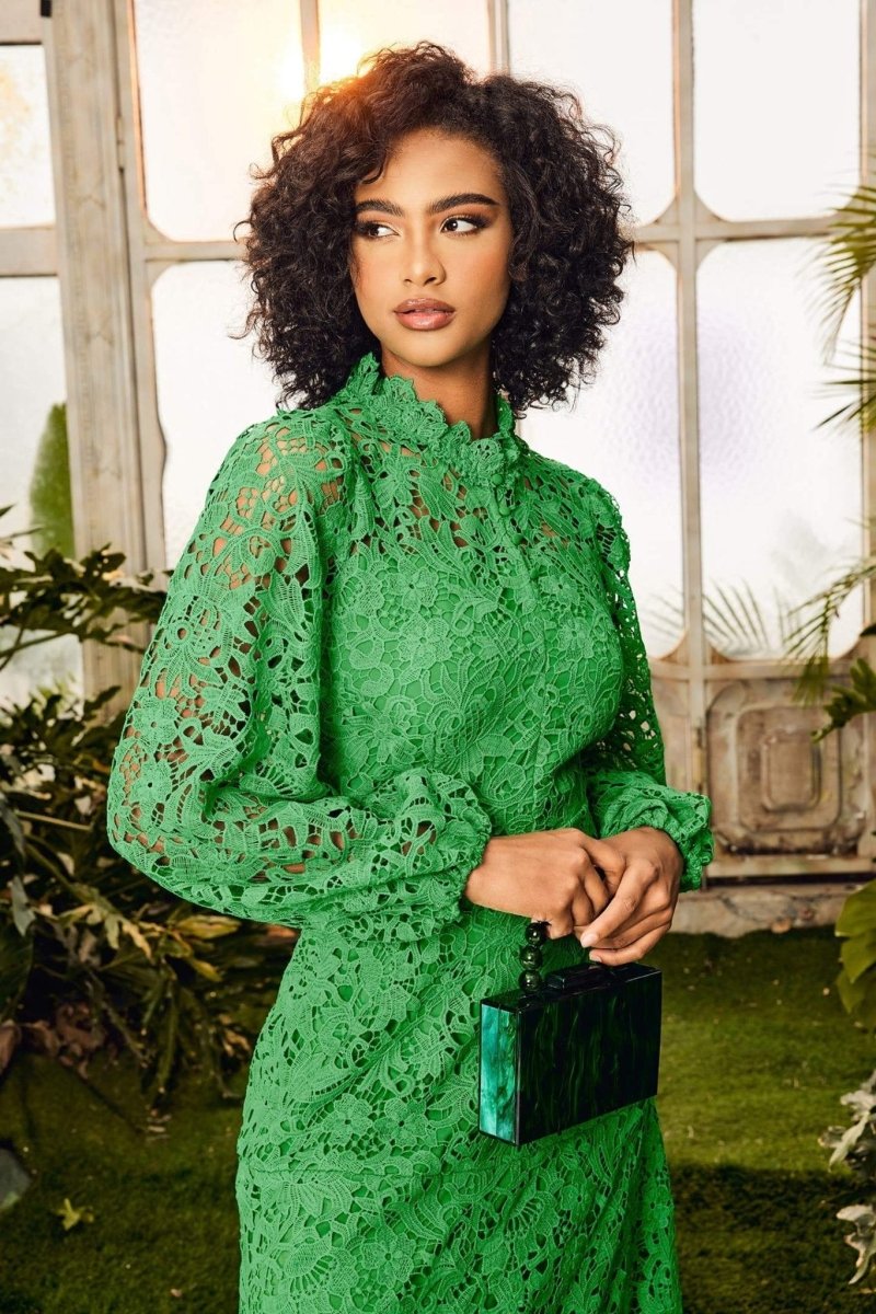 Beautifully Crafted Dress in a Classic Style