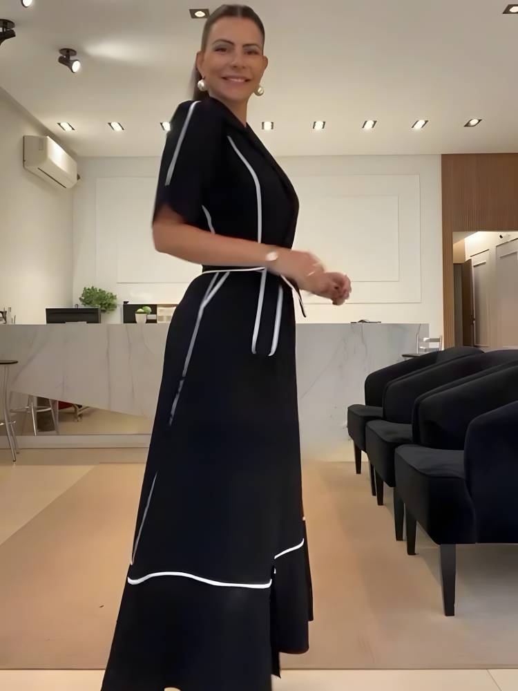 Beautifully Finished Dress in a Timeless Design