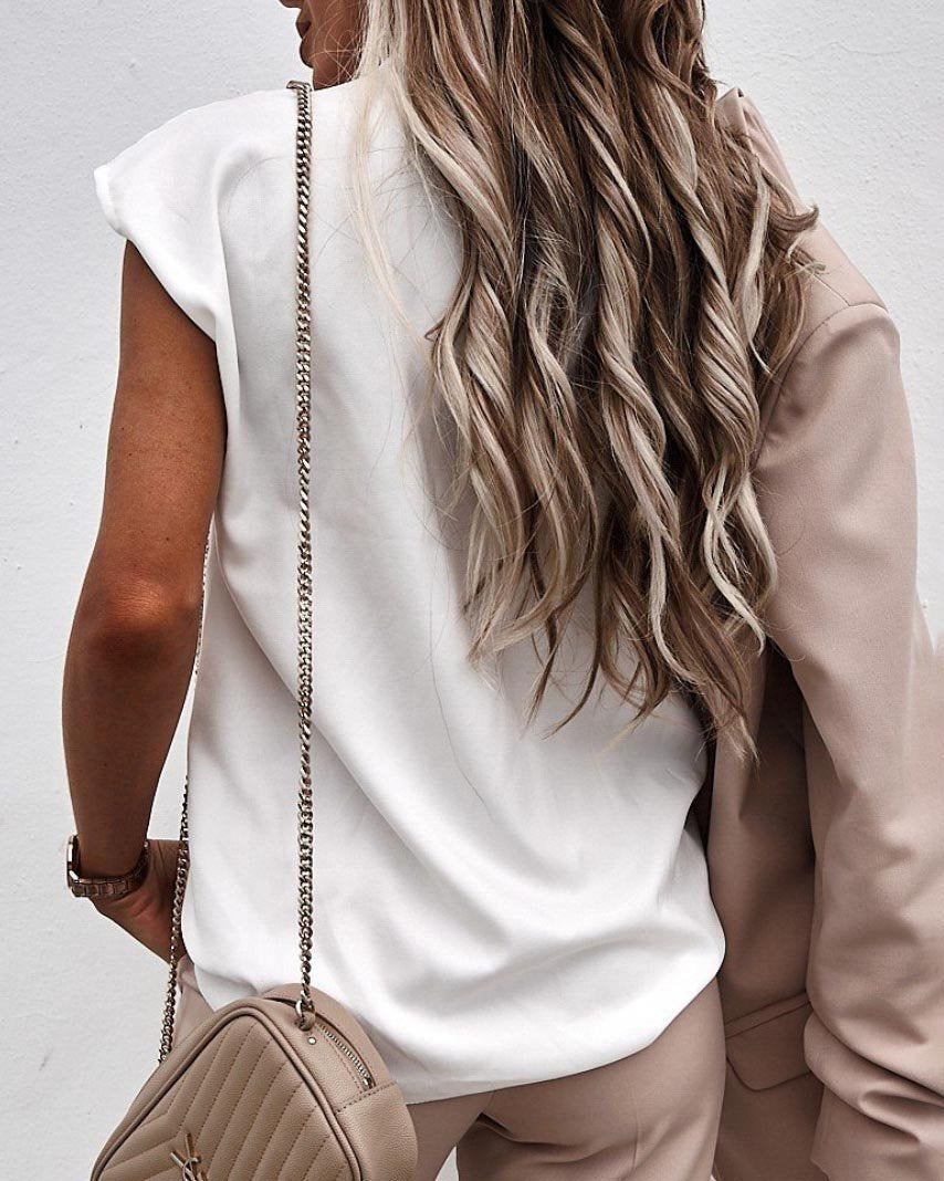 Sophisticated Blouse with a Clean Classic Look