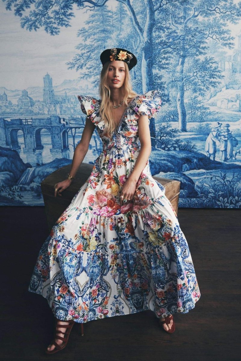 Effortlessly Elegant Dress with a Timeless Design