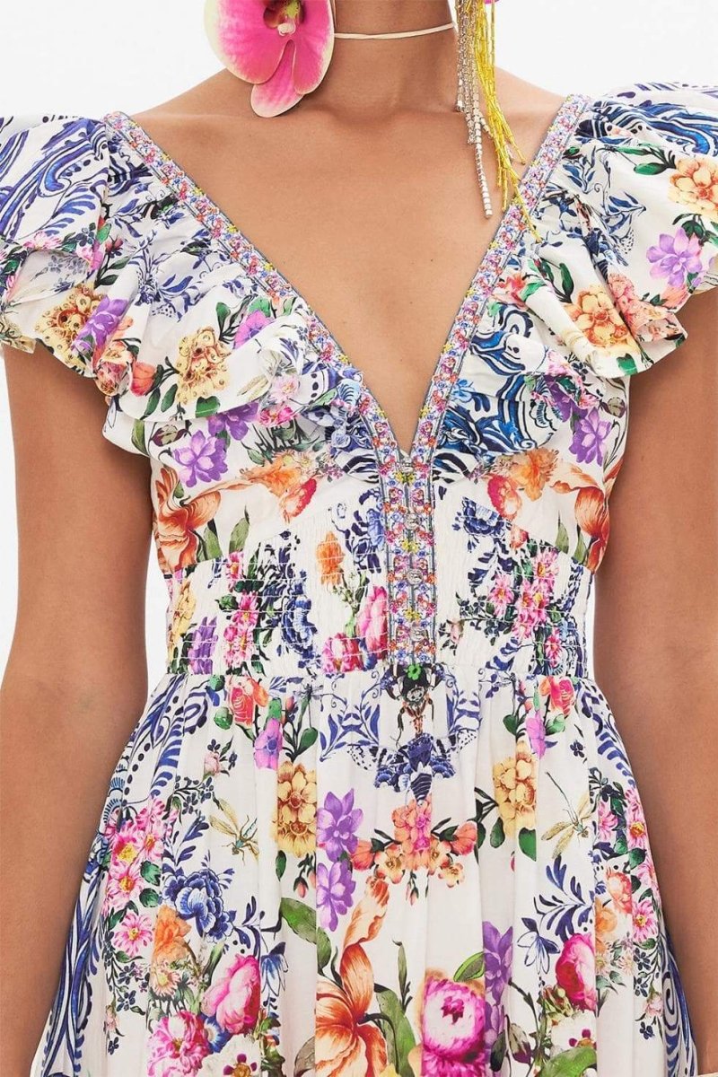 Effortlessly Elegant Dress with a Timeless Design