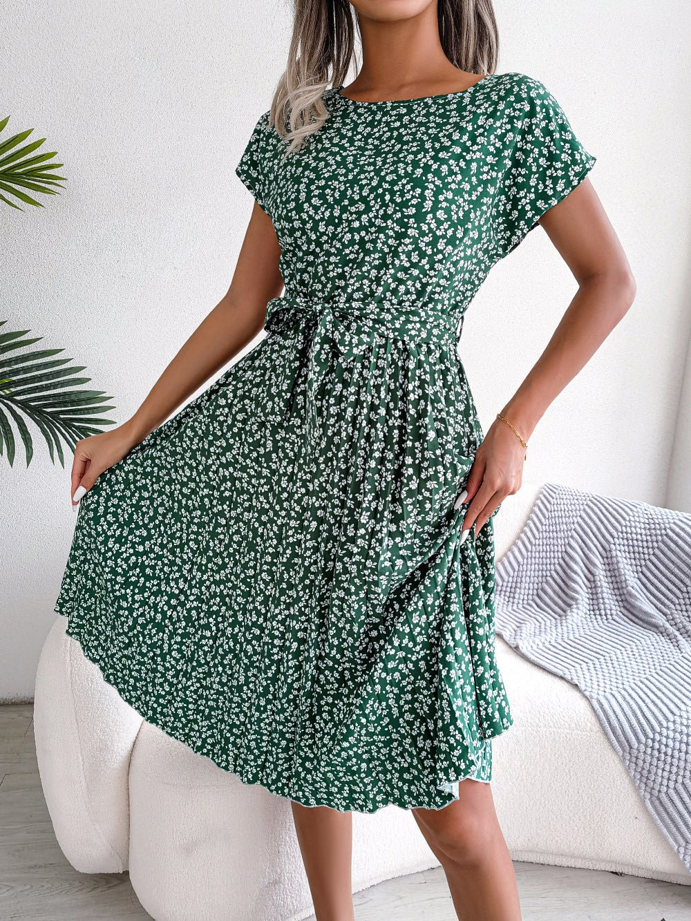 Beautifully Finished Dress in a Timeless Design