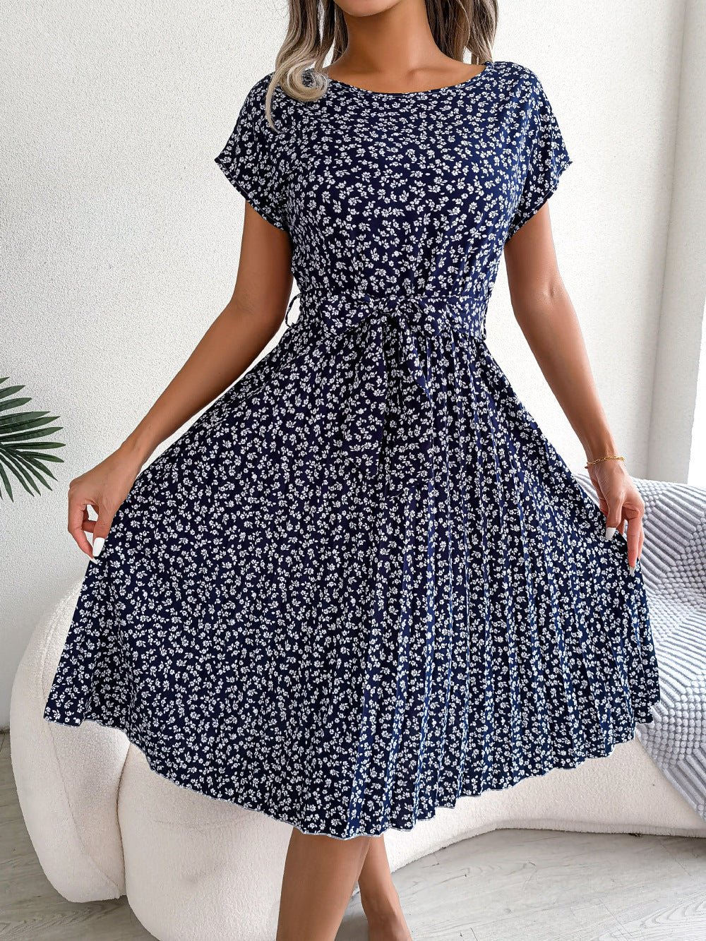 Beautifully Finished Dress in a Timeless Design