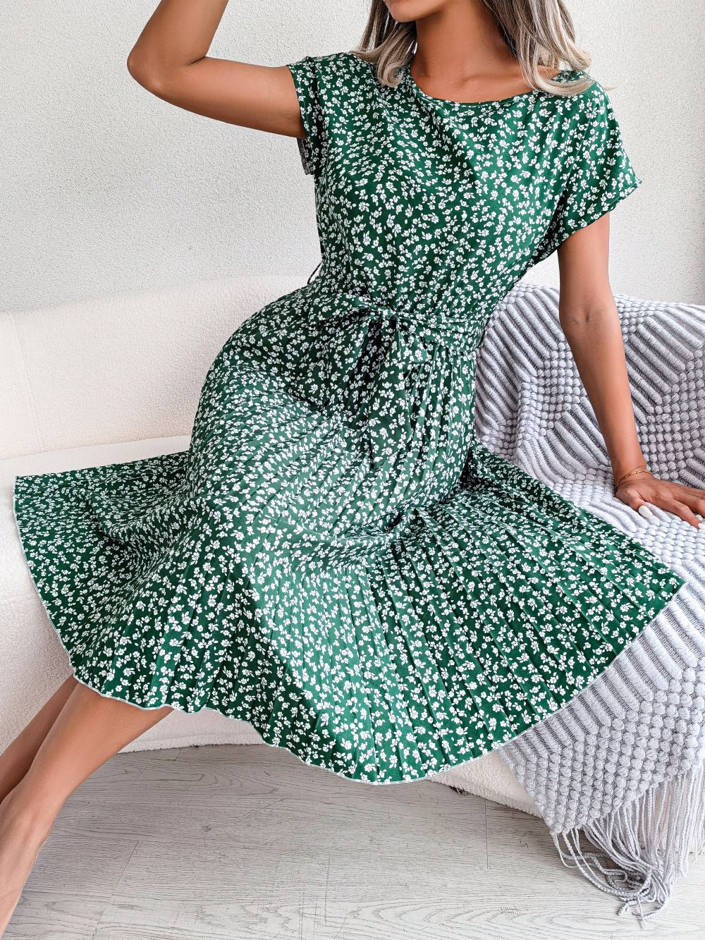 Beautifully Finished Dress in a Timeless Design