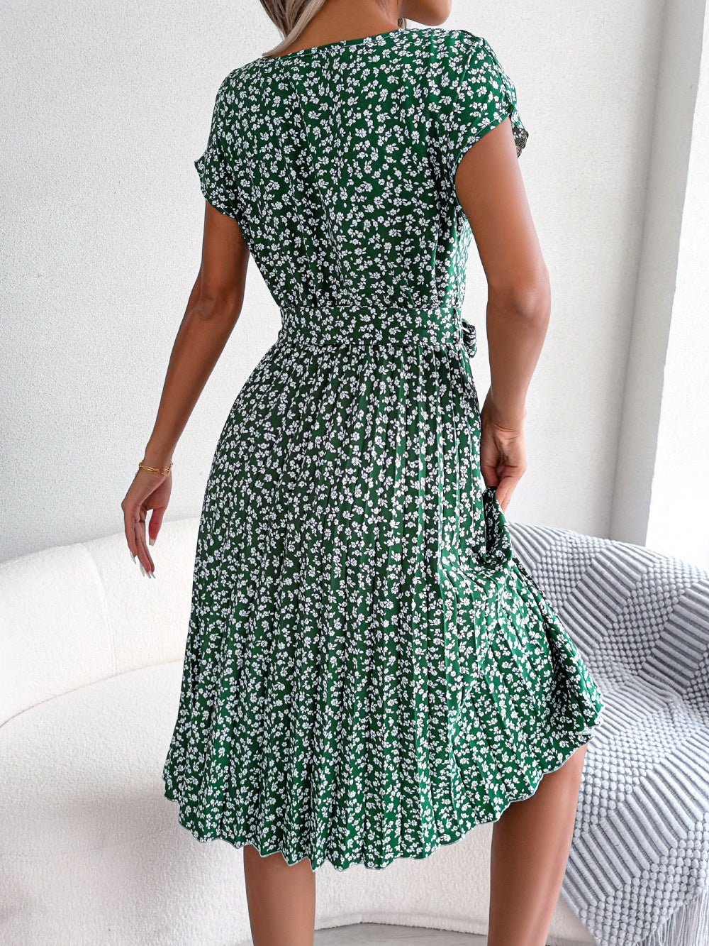 Beautifully Finished Dress in a Timeless Design