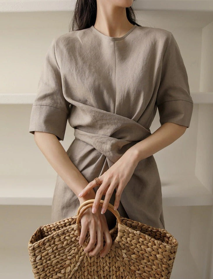 Effortlessly Elegant Dress with a Timeless Design