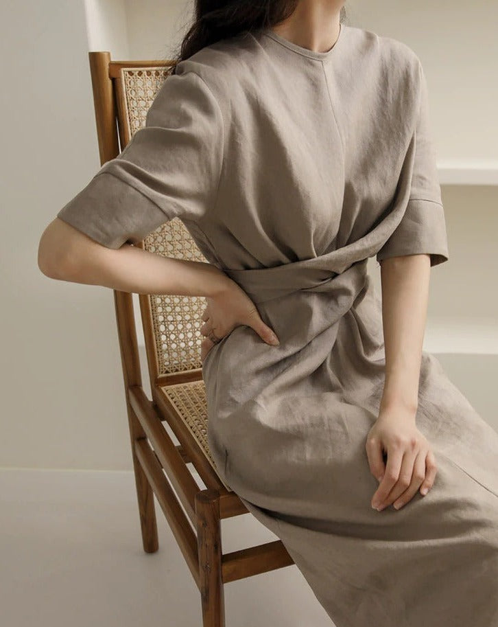 Effortlessly Elegant Dress with a Timeless Design
