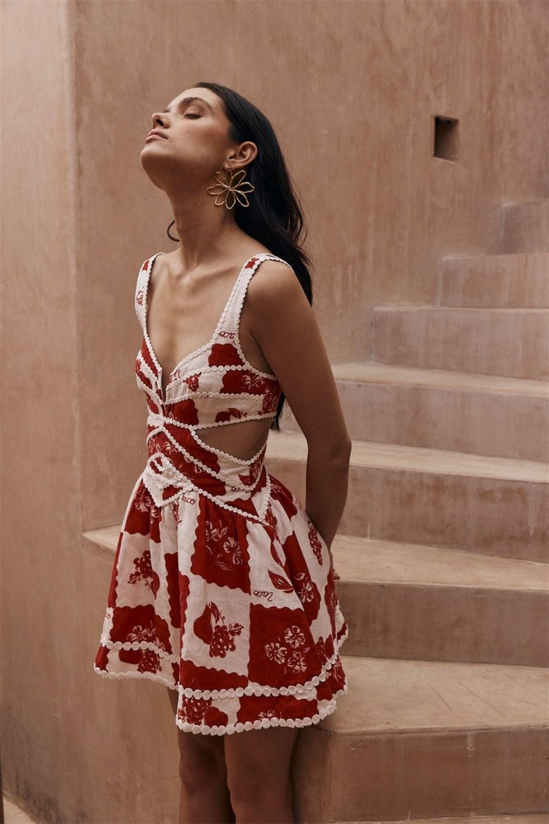Classic Vintage Dress with a Flattering Fit
