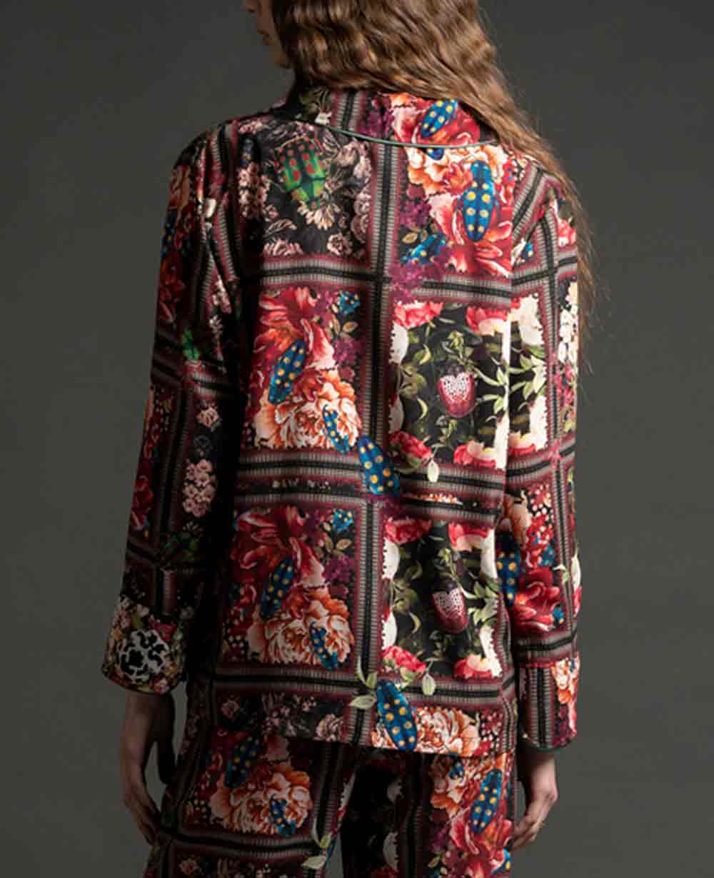 Well Tailored Blouse with a Graceful Silhouette
