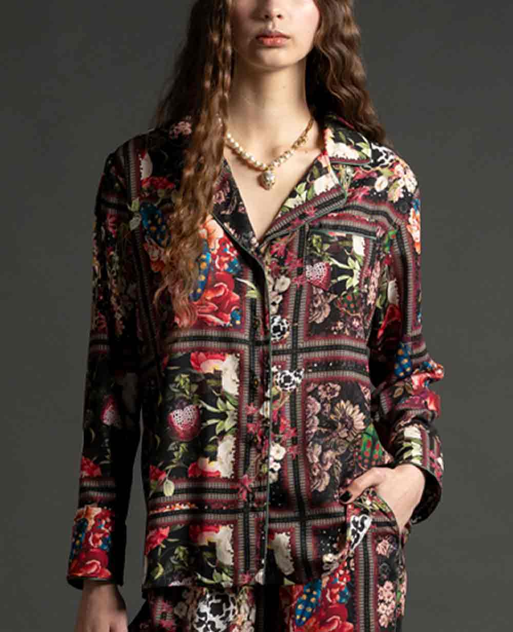 Well Tailored Blouse with a Graceful Silhouette