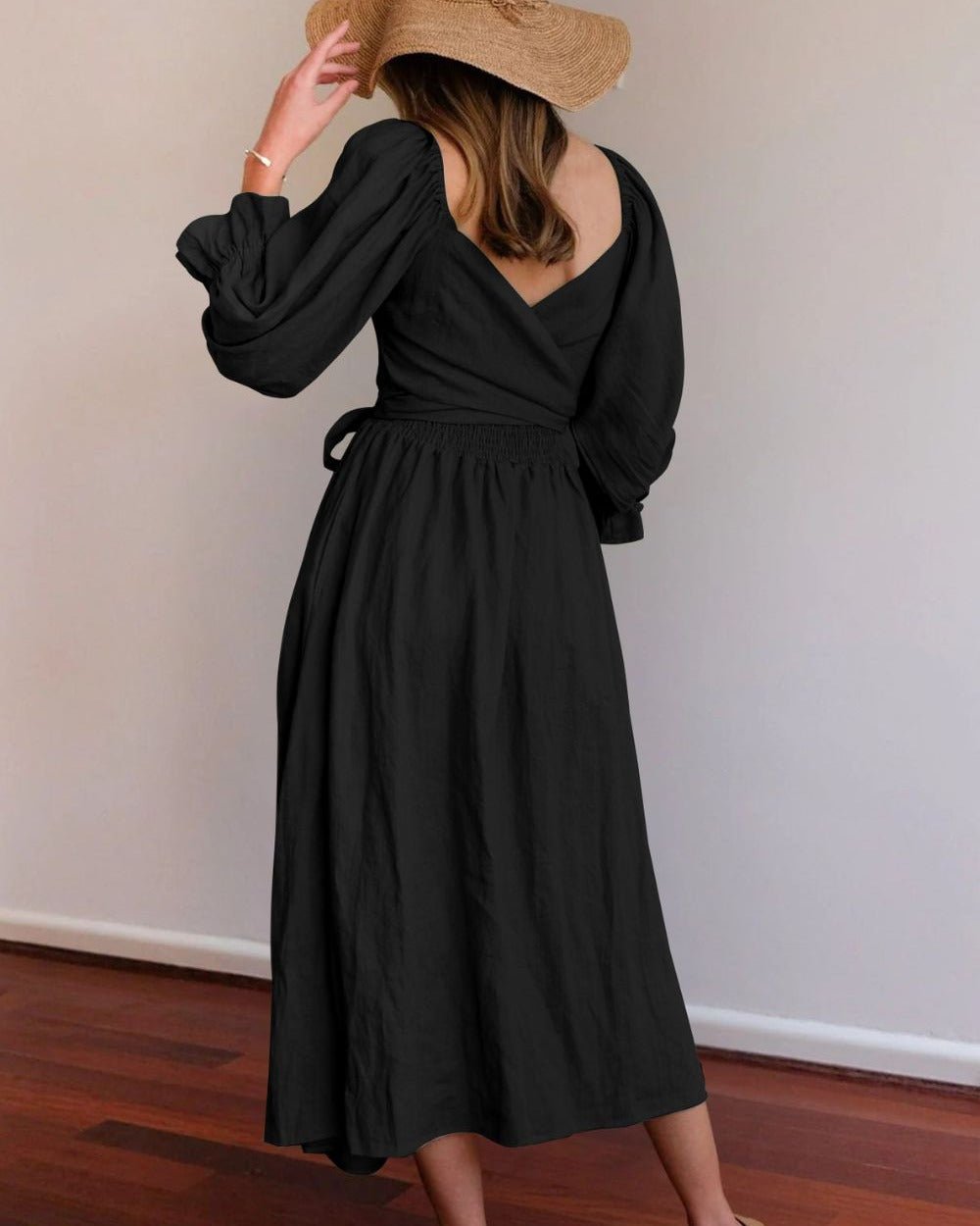 Effortlessly Elegant Dress with a Timeless Design