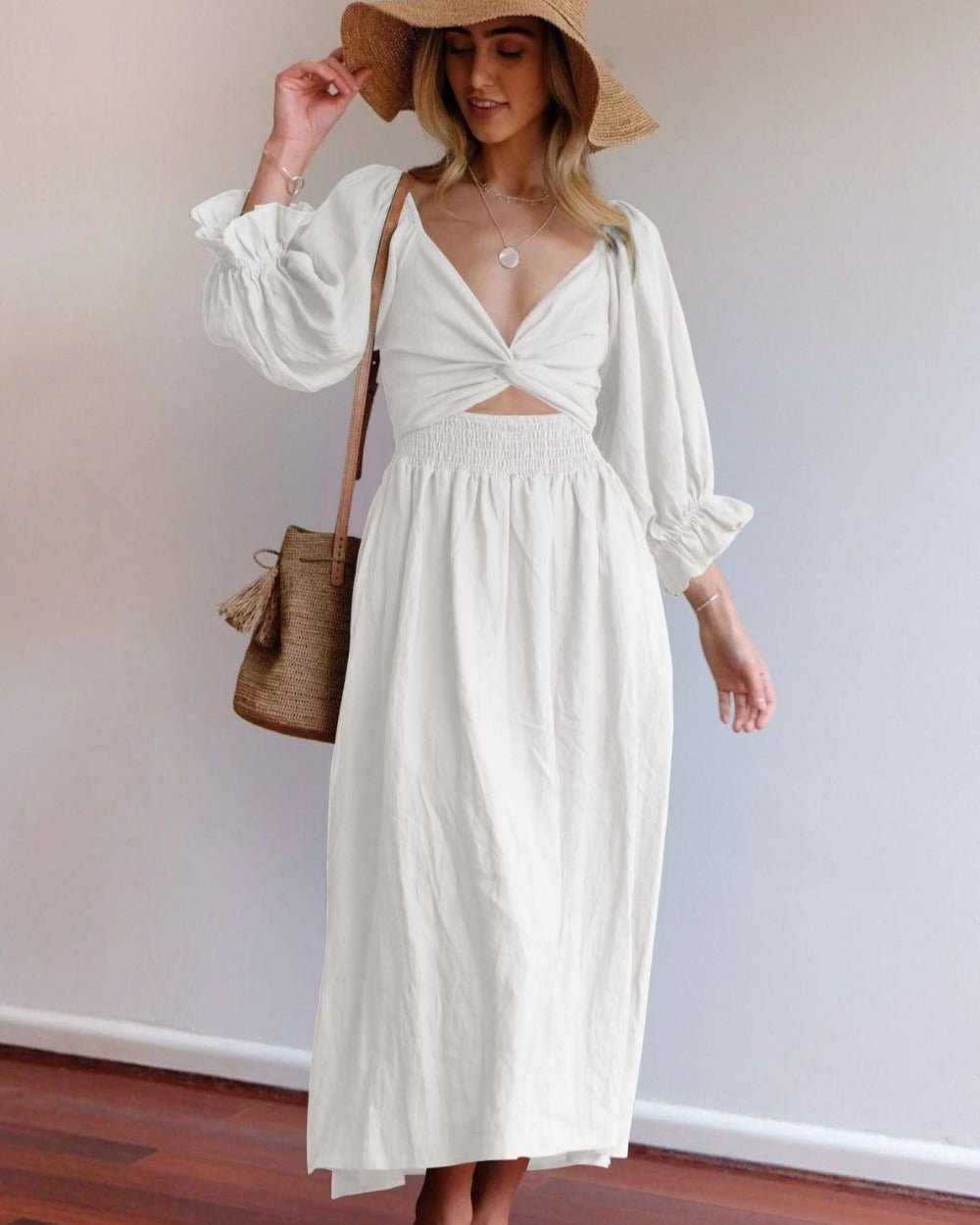 Effortlessly Elegant Dress with a Timeless Design