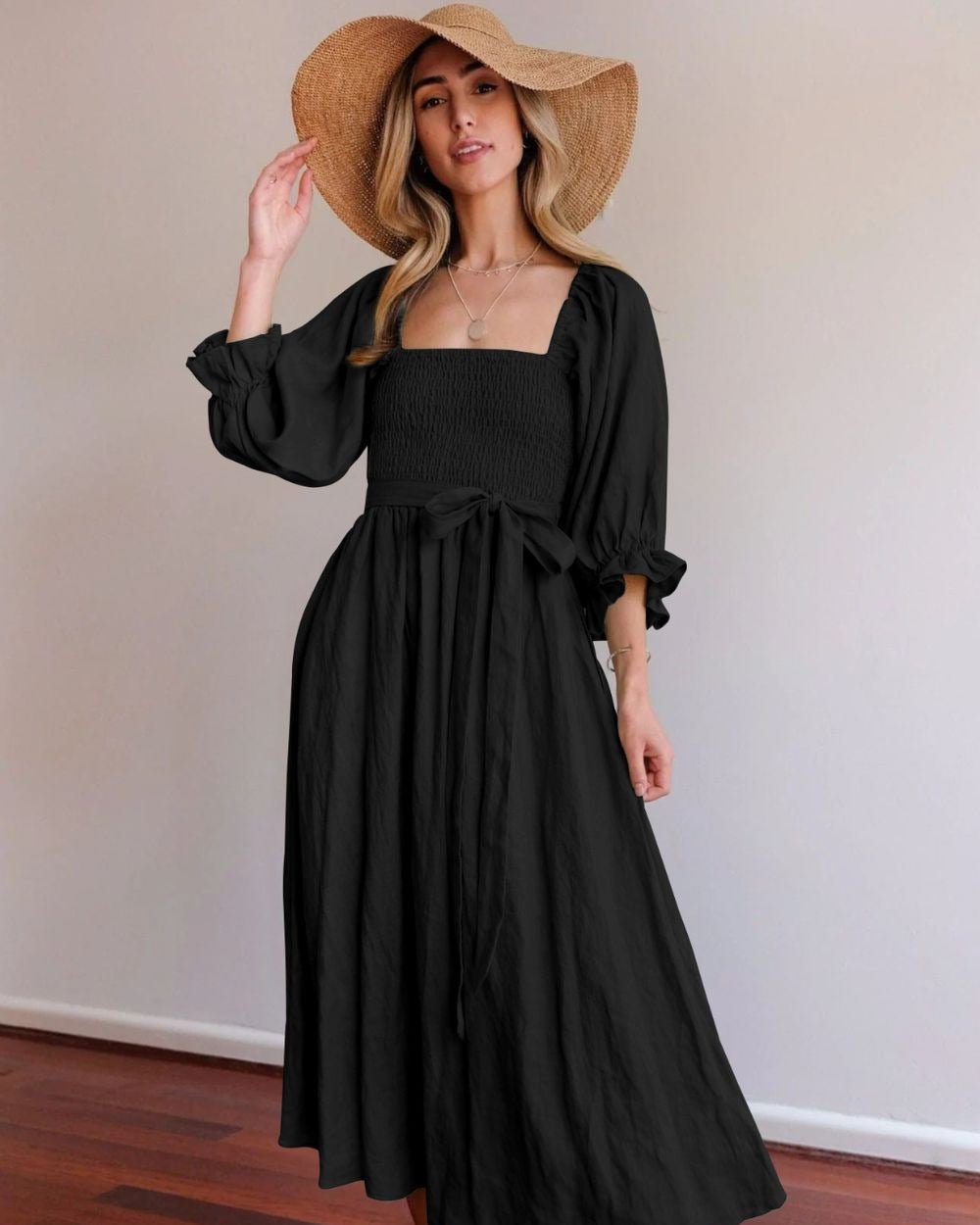 Effortlessly Elegant Dress with a Timeless Design