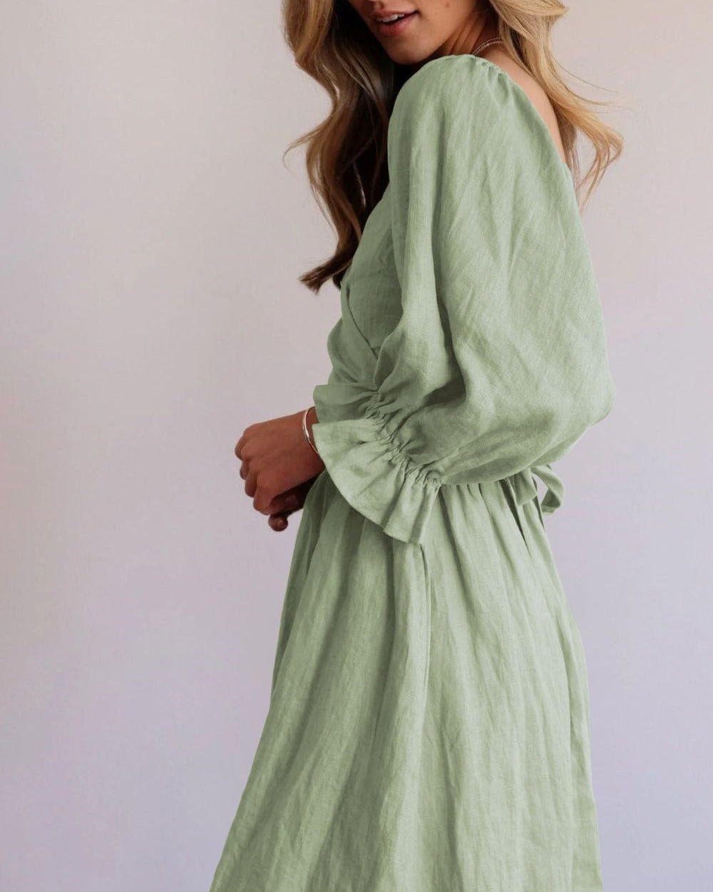 Effortlessly Elegant Dress with a Timeless Design