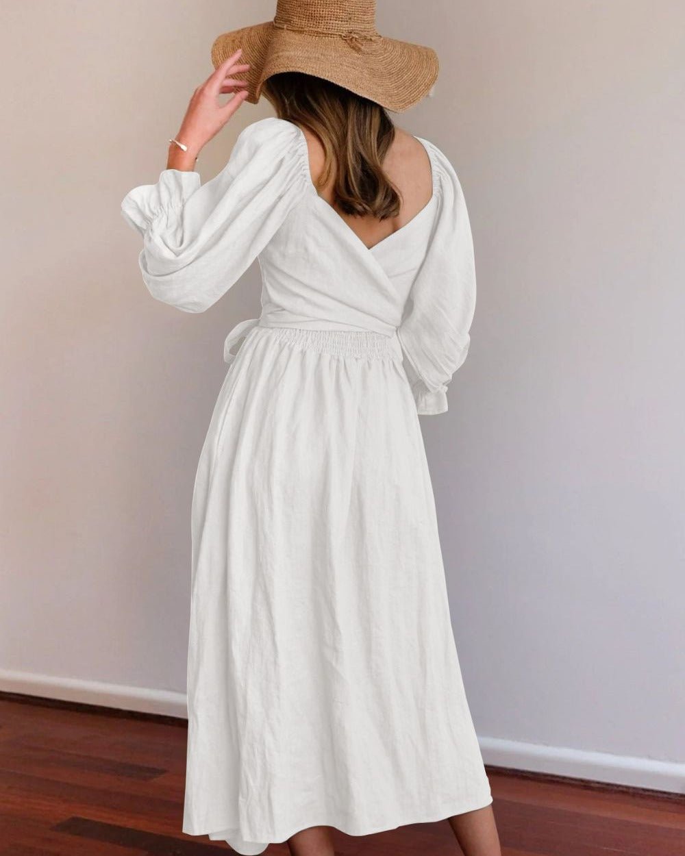 Effortlessly Elegant Dress with a Timeless Design