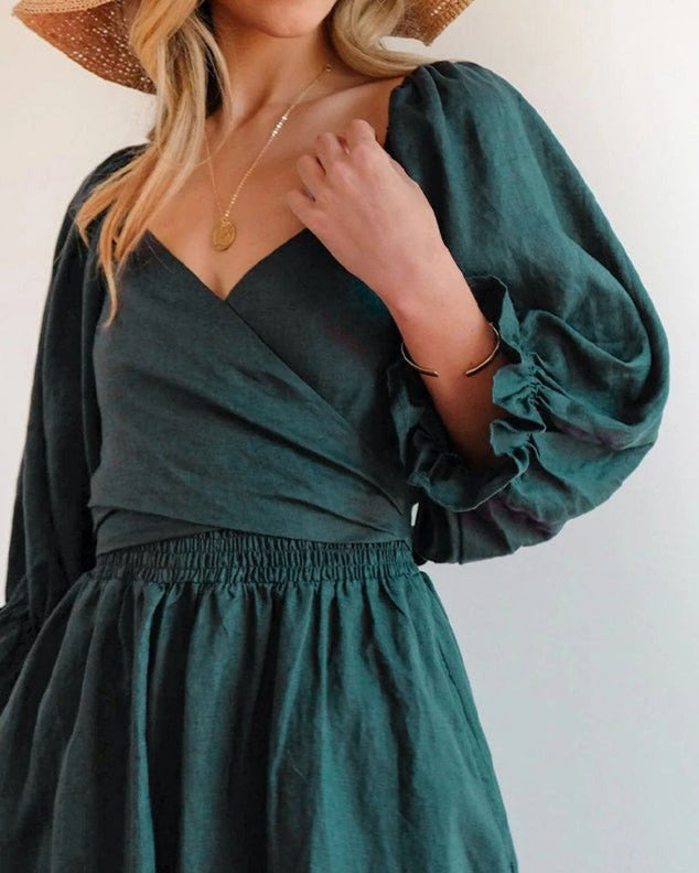 Effortlessly Elegant Dress with a Timeless Design
