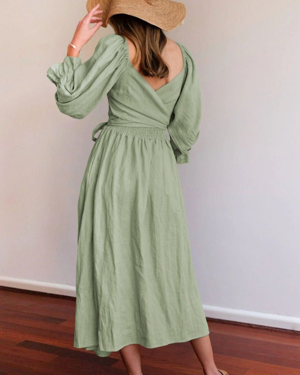 Effortlessly Elegant Dress with a Timeless Design