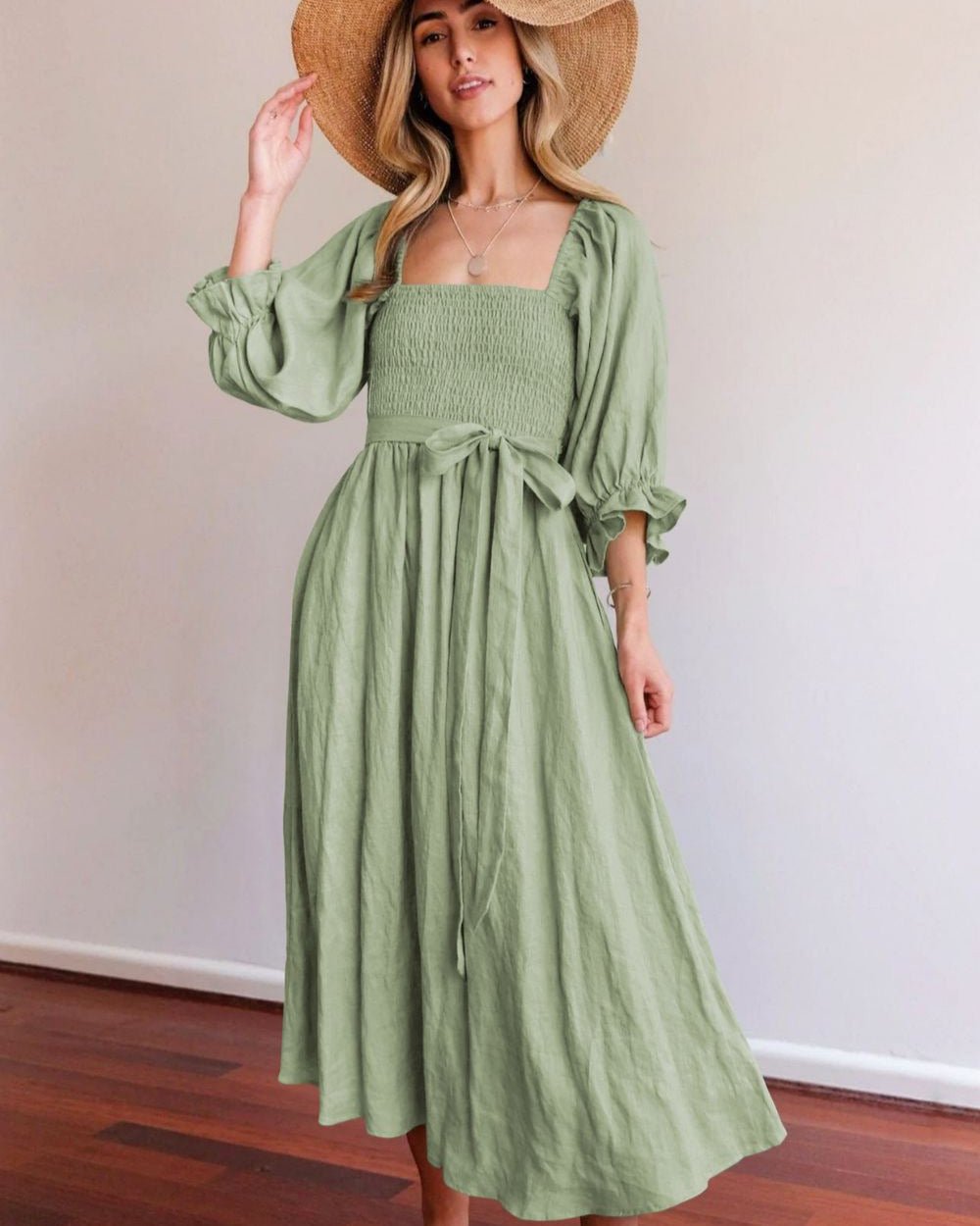 Effortlessly Elegant Dress with a Timeless Design