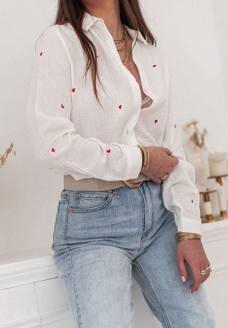 Effortlessly Elegant Blouse with a Timeless Design