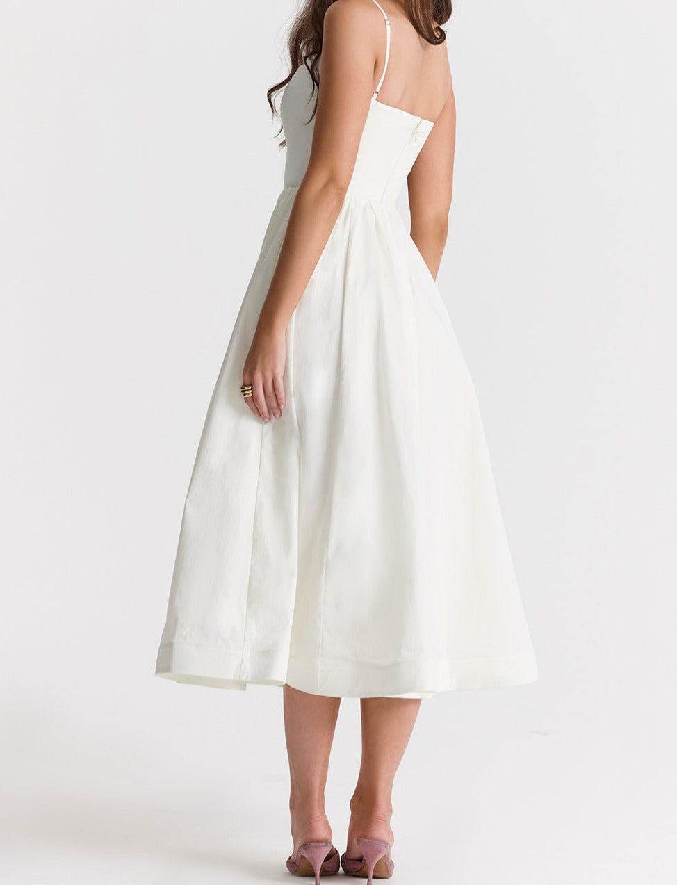 Effortlessly Elegant Dress with a Timeless Design