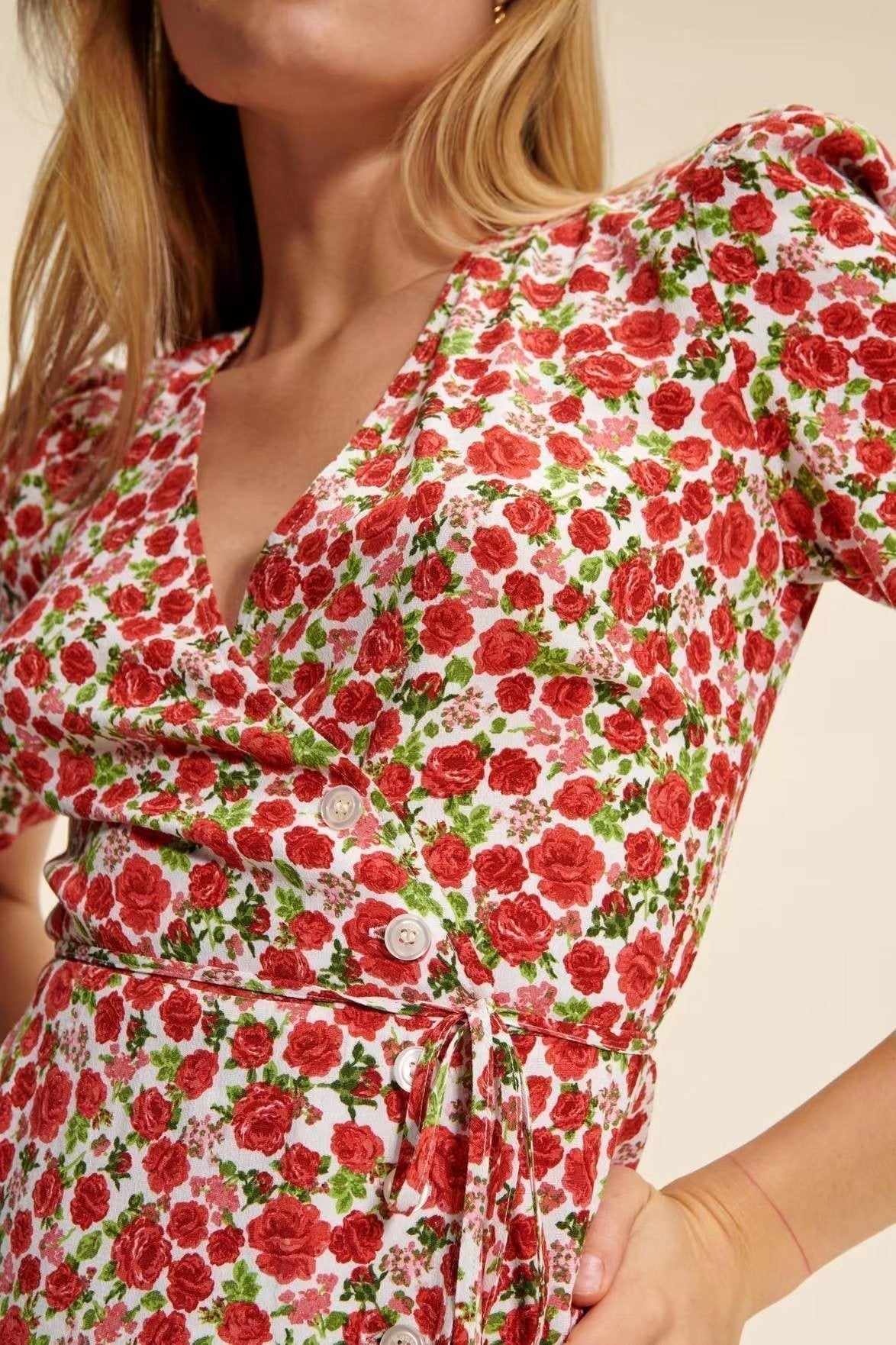 Beautifully Finished Dress in a Timeless Design