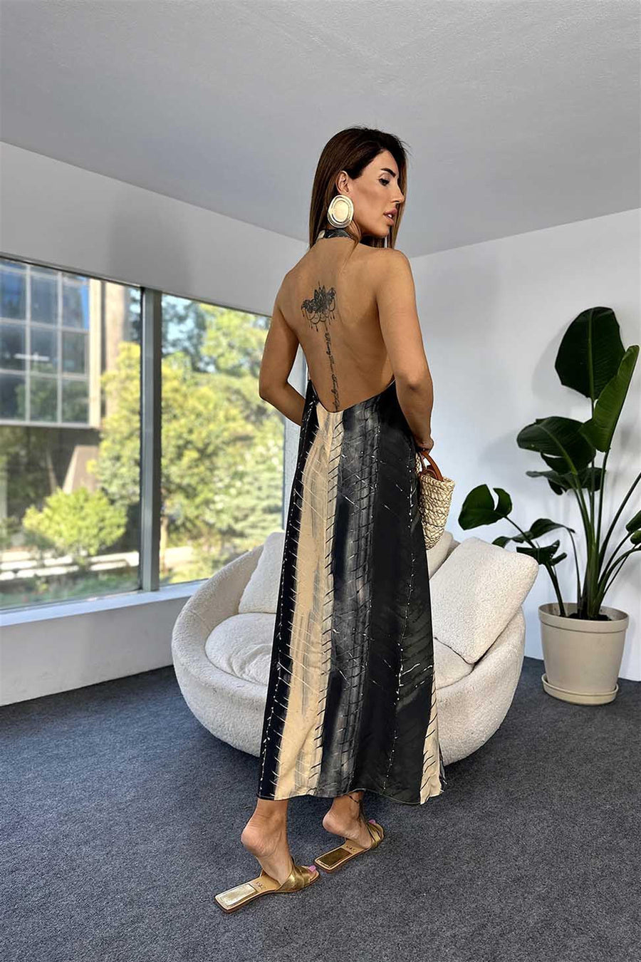 Effortlessly Elegant Dress with a Timeless Design