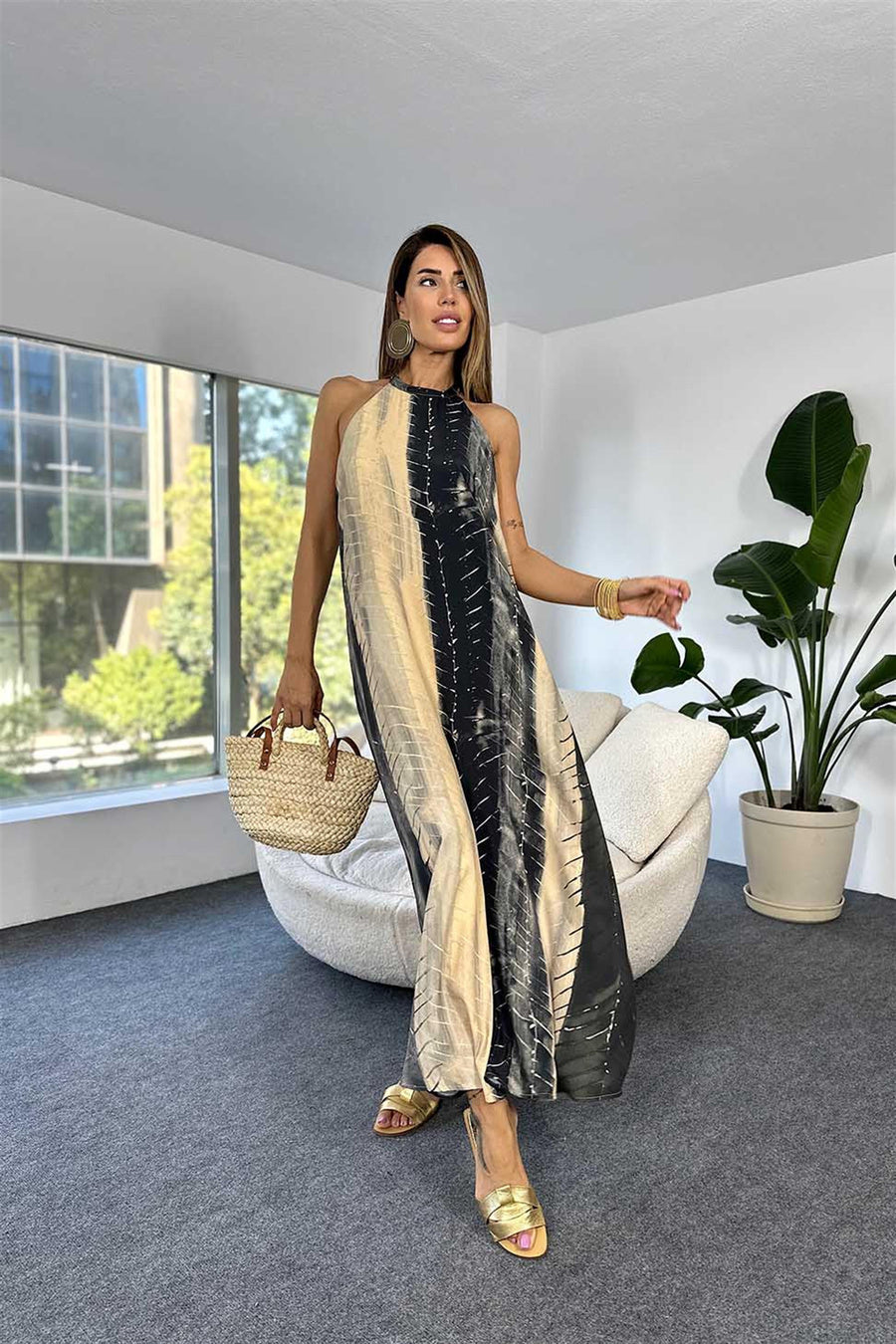 Effortlessly Elegant Dress with a Timeless Design