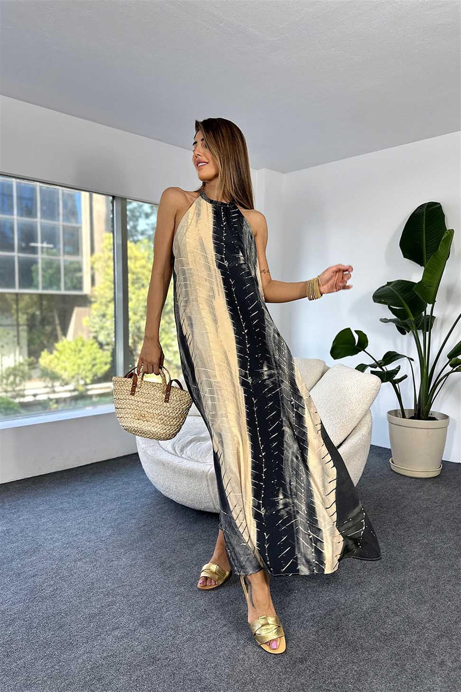 Effortlessly Elegant Dress with a Timeless Design